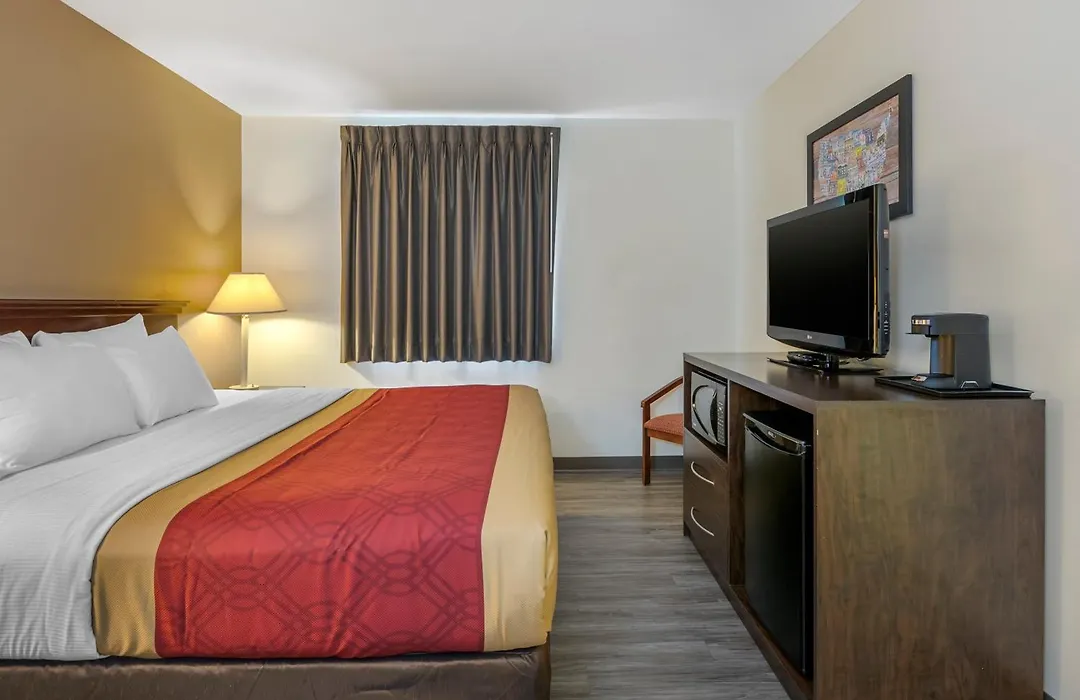 Econo Lodge Inn & Suites Des Moines Fairgrounds Area-1
