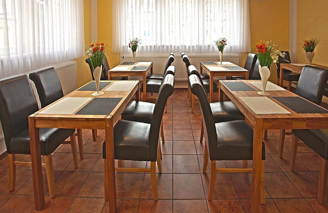 Hotel Garni Goldene Traube-1