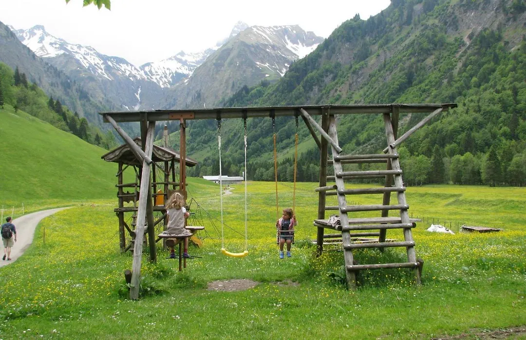Ferienparadies Spielmannsau-1