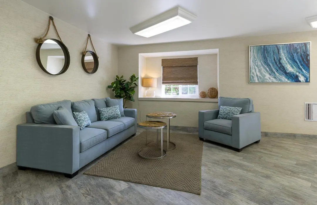 Ramada By Wyndham Costa Mesa/Newport Beach-1
