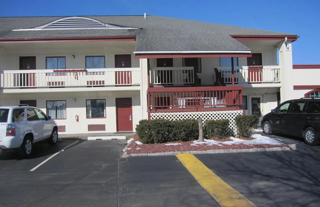Days Inn By Wyndham Queensbury/Lake George-1