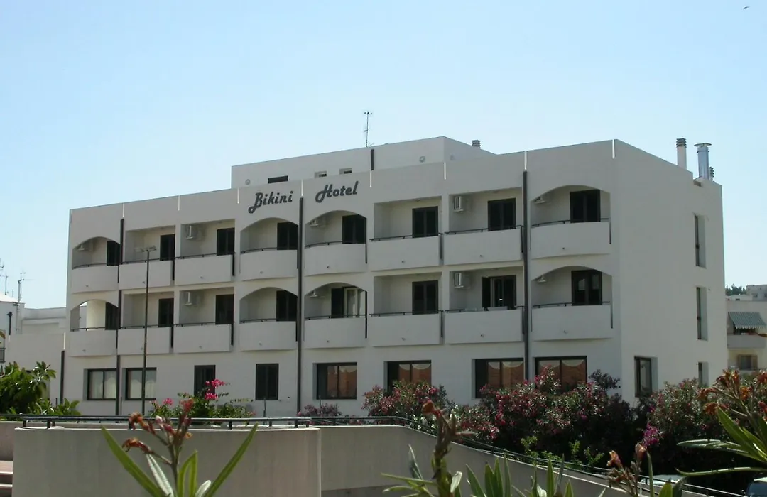 Bikini Hotel-1