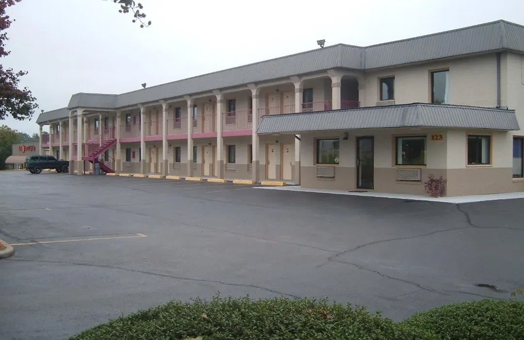 Super 8 By Wyndham Laurel-1