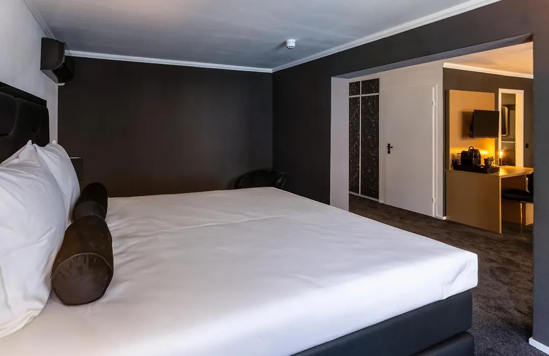 Square Boutique Hotel & Brasserie-1