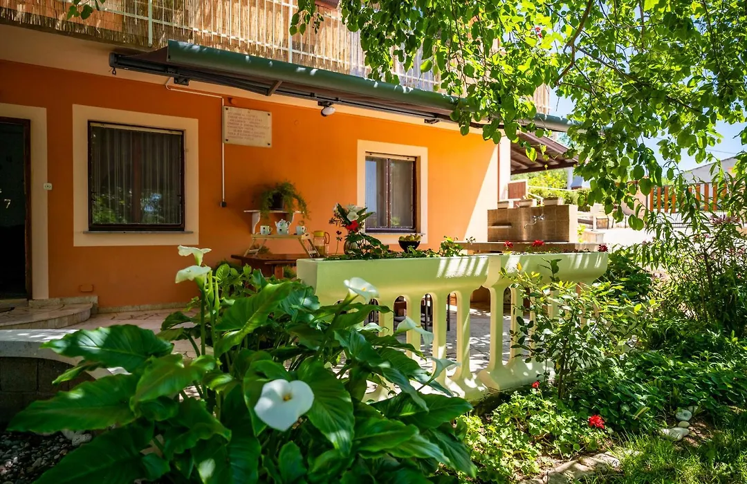 E-M Apartments With Private Pool-1
