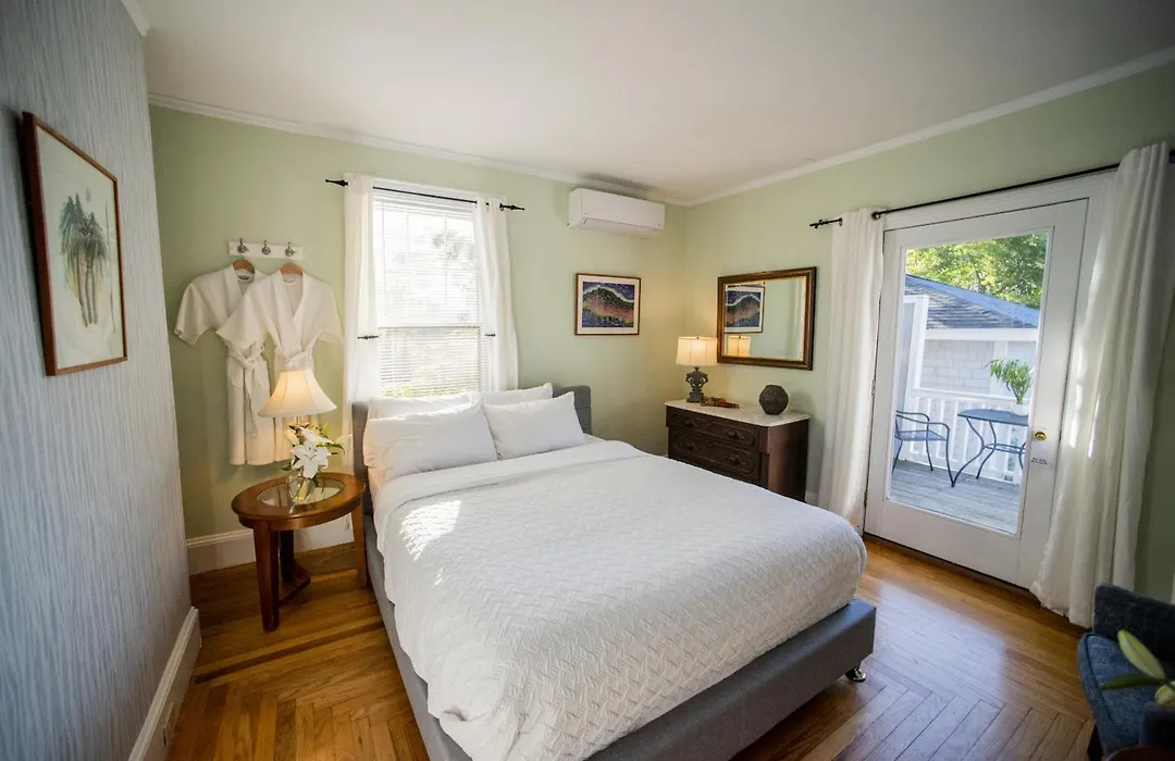 Lindenwood Inn-1
