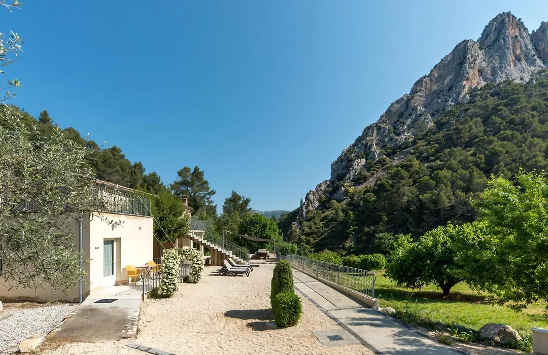Domaine Saint Julien-1