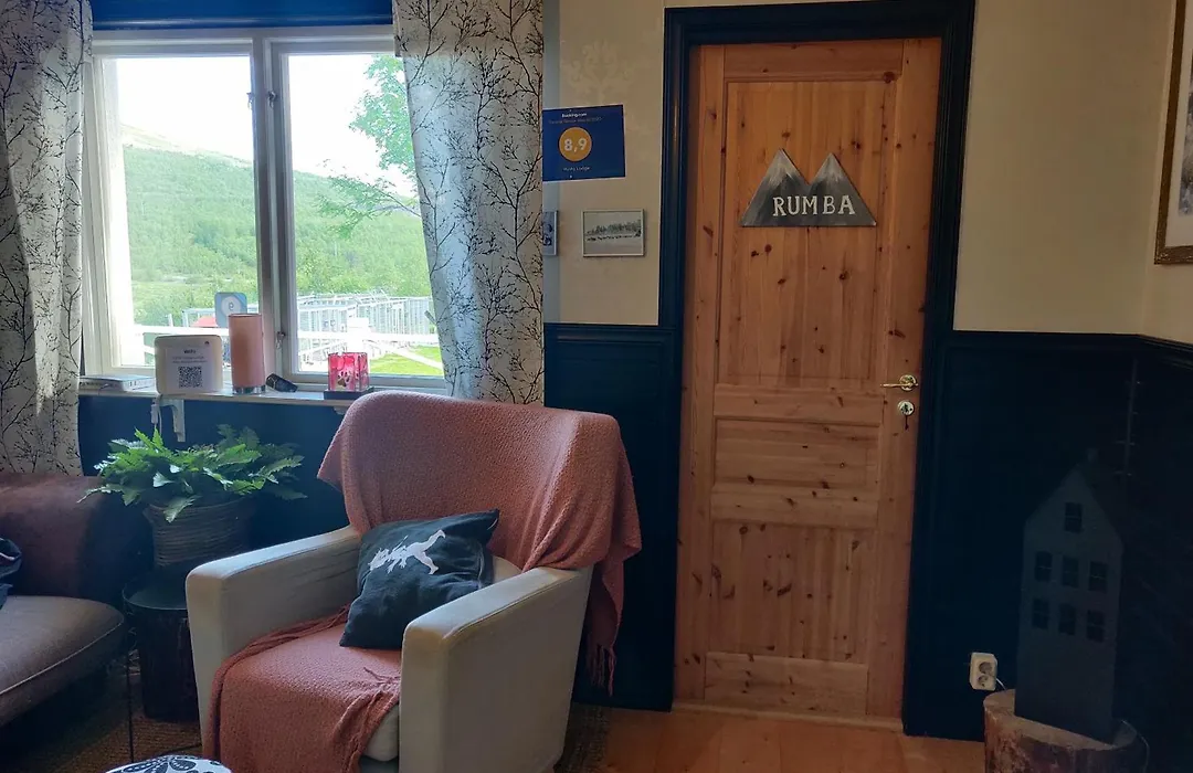 Husky Lodge Hostel-1