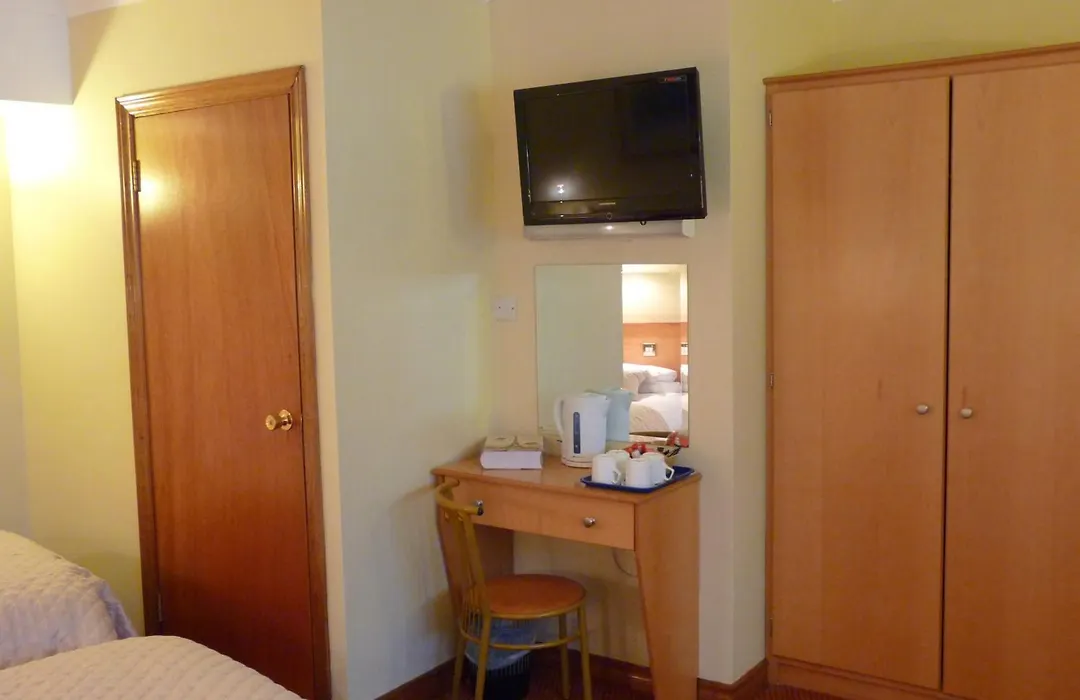 Holiday Hotel-1