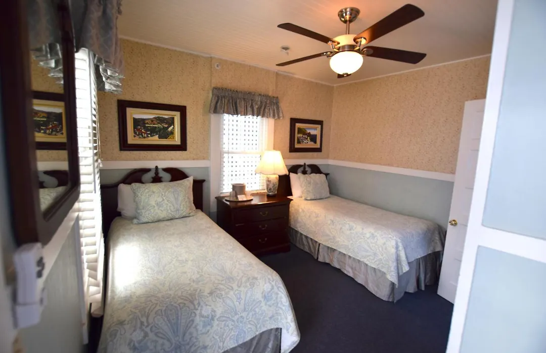 Hotel Catalina-1