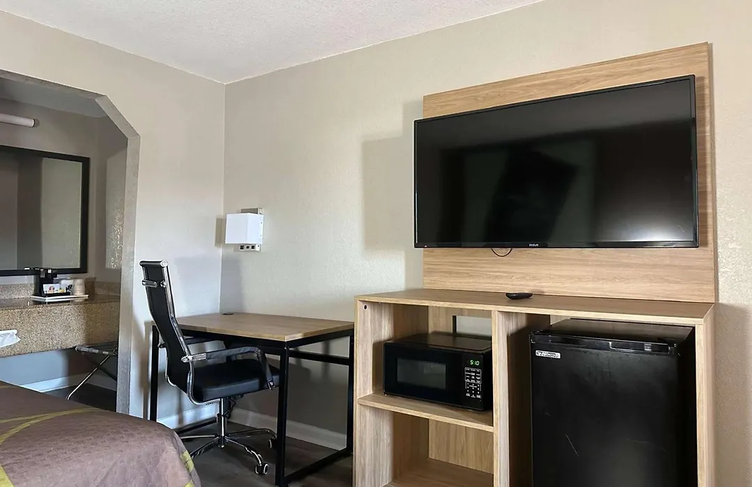 Super 8 By Wyndham Monroe-1
