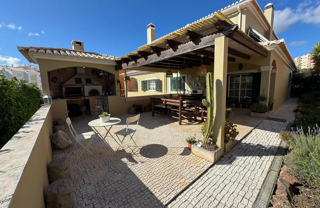 Happy Silva Guesthouse-1