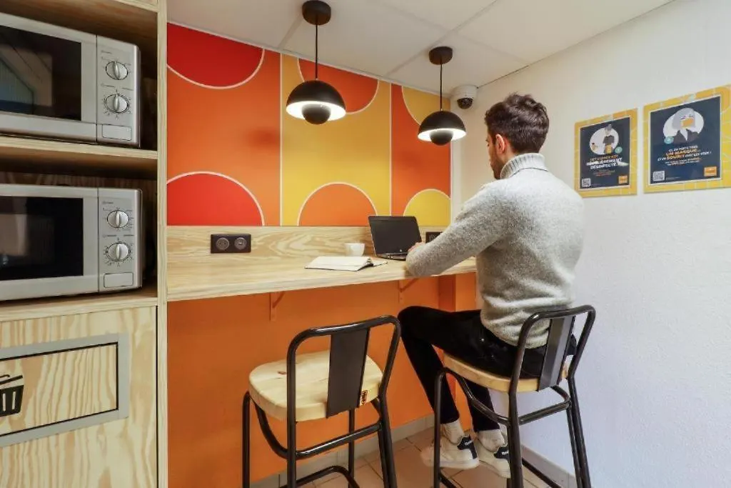 Chambre chez l'habitant Chatillon dans appartement partagé avec d'autres visiteurs et espace journée-1