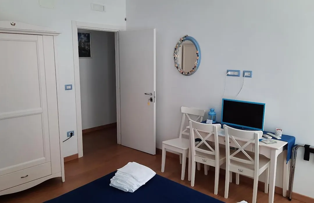 B&B Una Rotonda sul mare-1