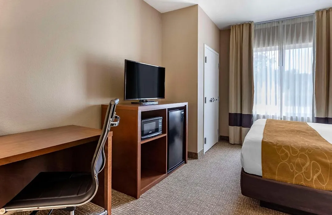Comfort Suites Coralville I-80-1