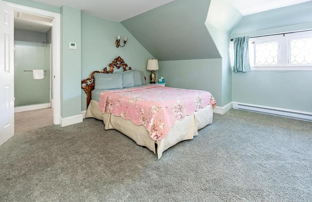 Thornhedge Inn-1