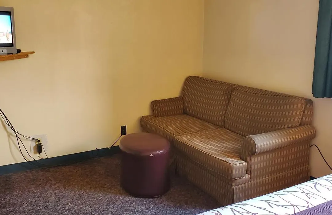 Olympic Inn & Suites-1