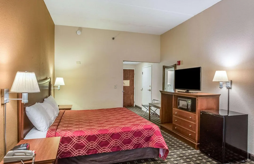 Econo Lodge Inn & Suites Marietta Near Dobbins Arb-1