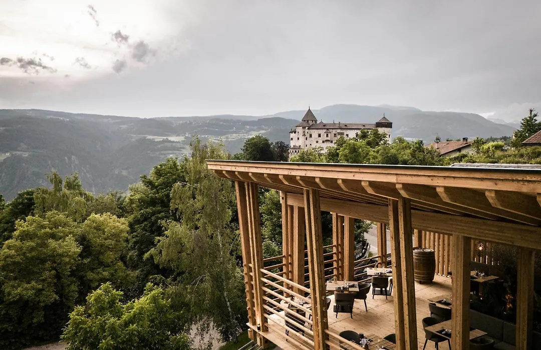 Presulis Hideaway Apartments & Restaurant-1