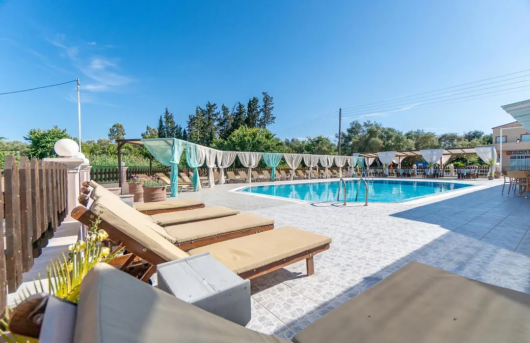 Sandy Beach Complex - Poolside Studios & Seaside Apartments-1