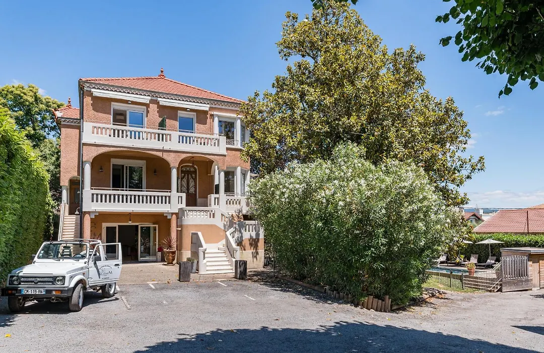 Villa Elisa M-1