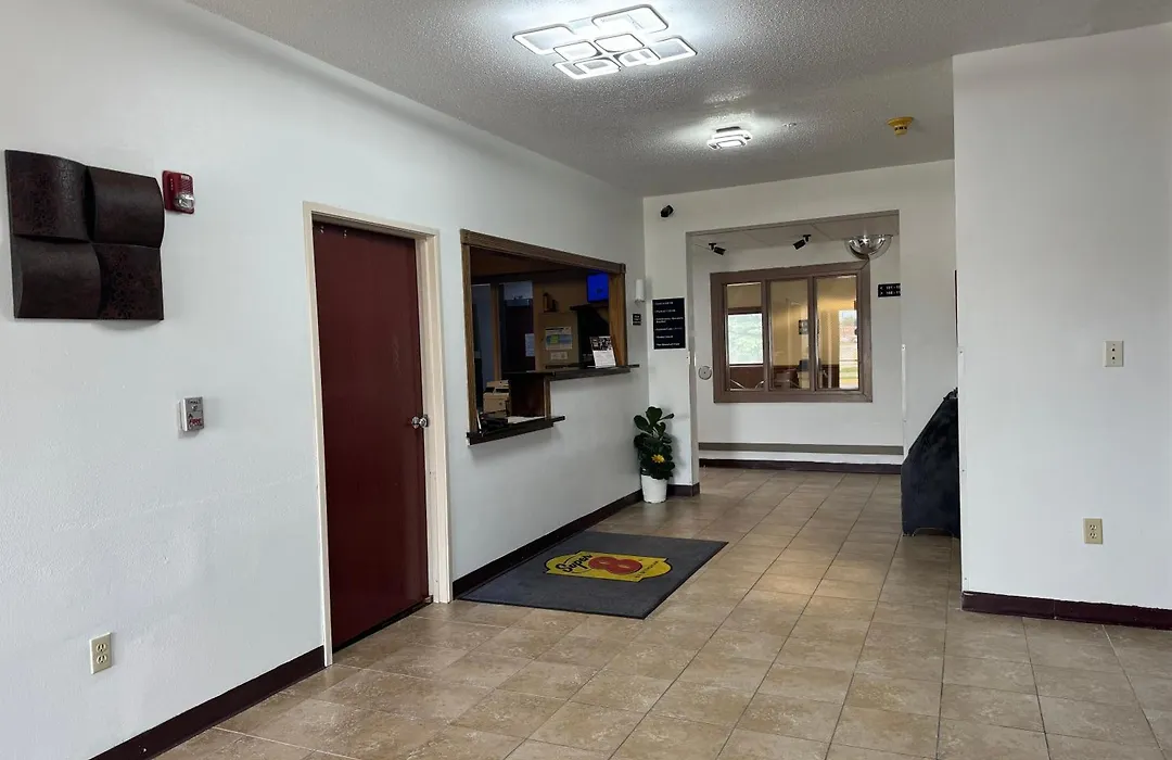 Super 8 By Wyndham Mason City-1