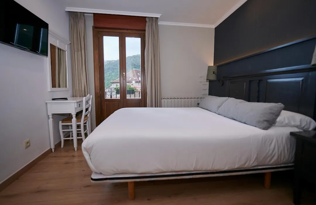 Hostal Lola-1