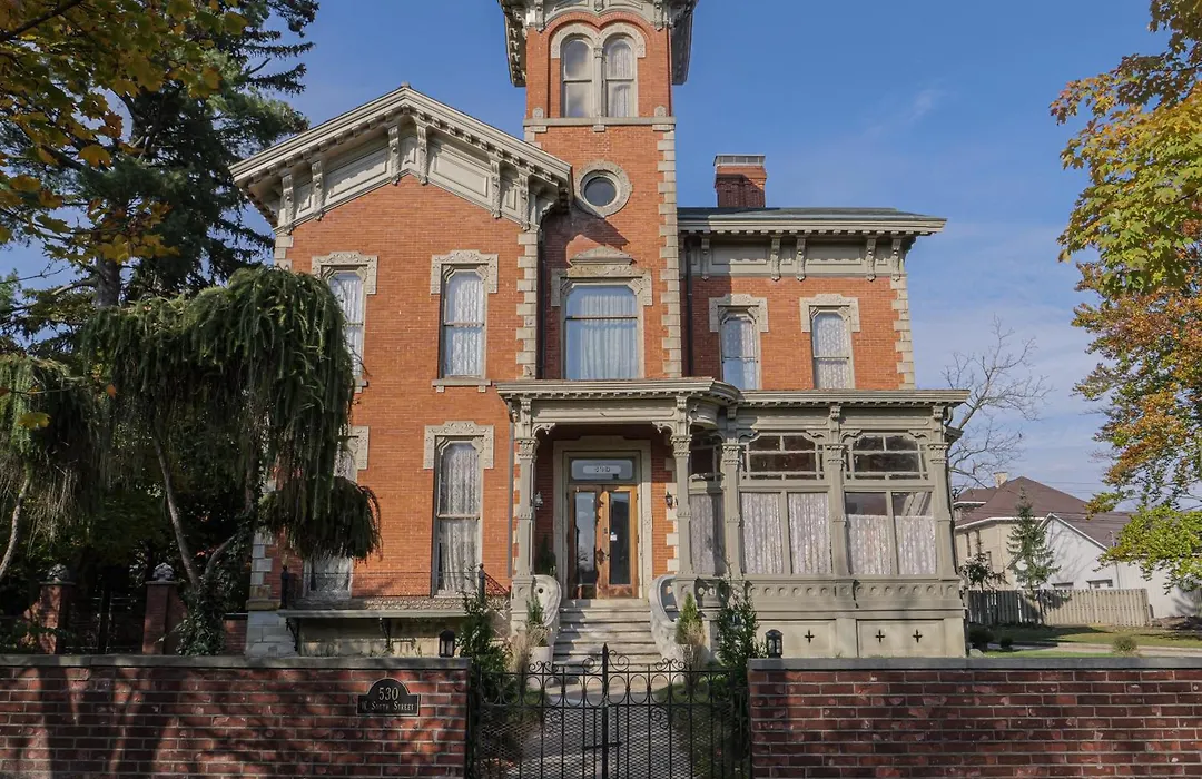 Henderson Castle Inn-1