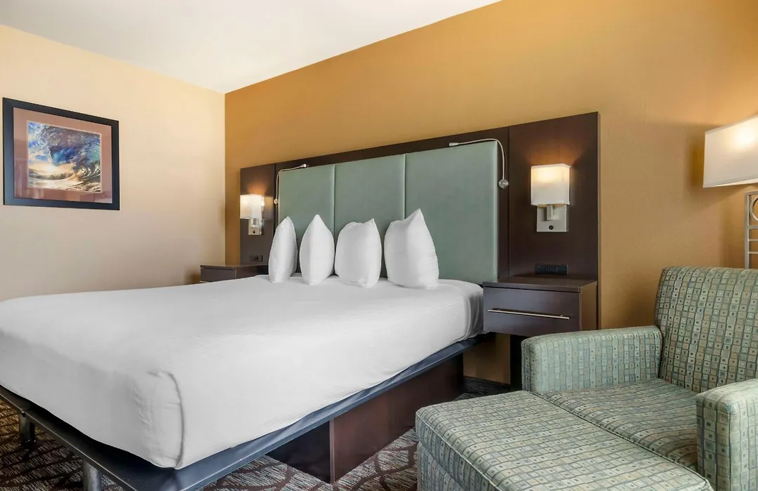 Best Western Plus Oceanside Palms-1