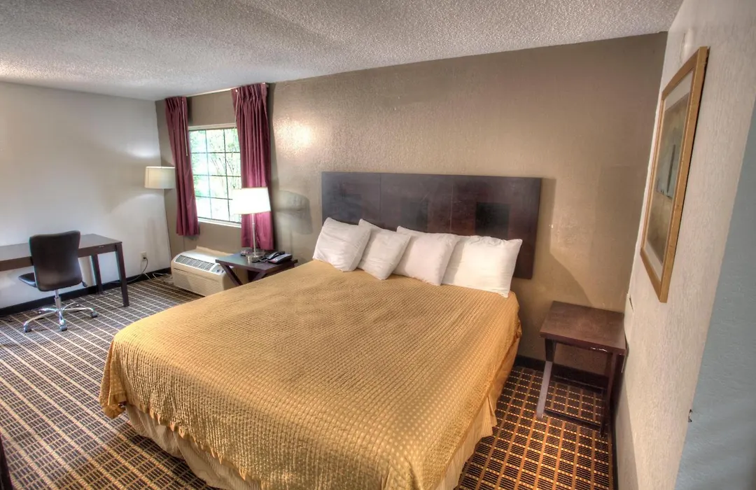 Amerivu Inn & Suites - Helen - Downtown-1