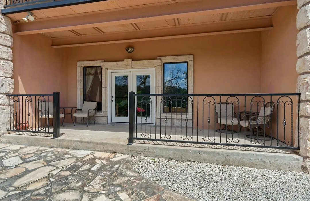 Blanco Riverside Cottages-1
