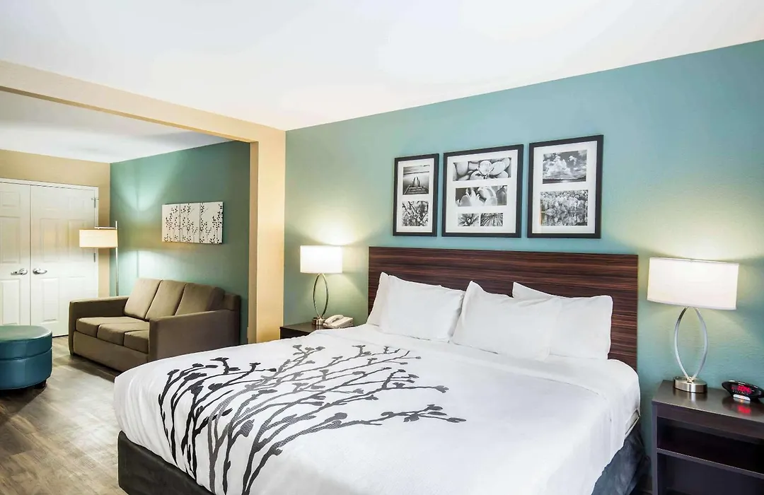 Sleep Inn & Suites Dunmore-1