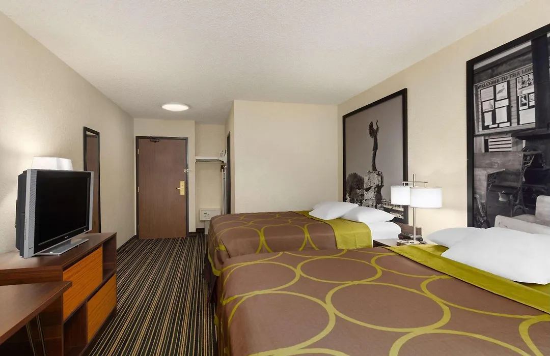 Super 8 By Wyndham Dodge City-1