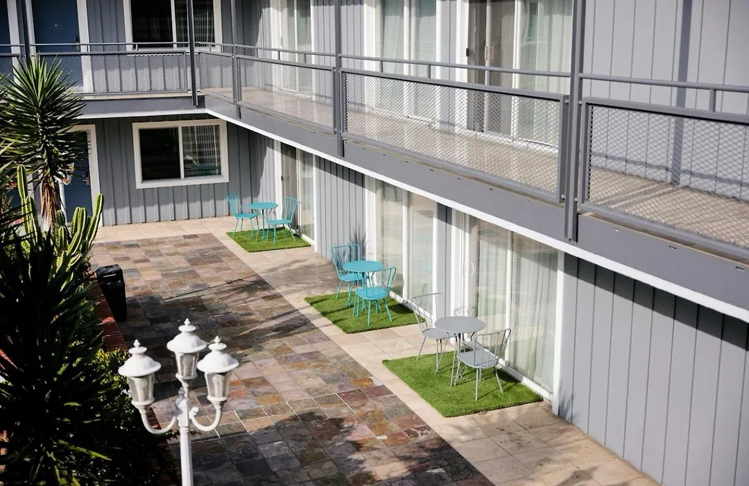 The Live Hotel-1