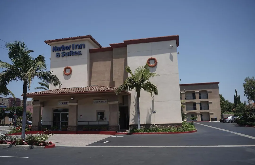 Harbor Inn & Suites-1