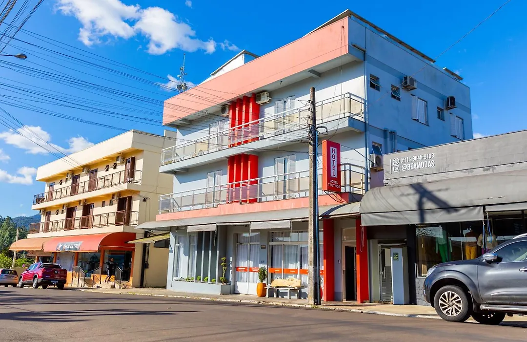 Teuthos Hotel-1