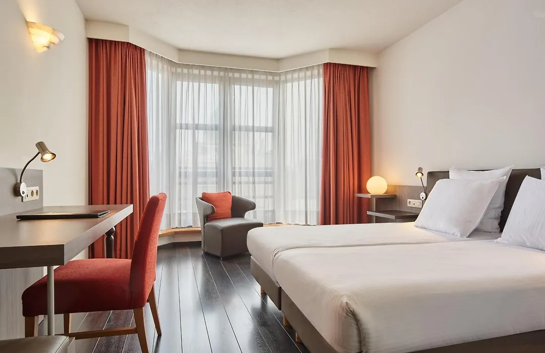 Theater Hotel-1