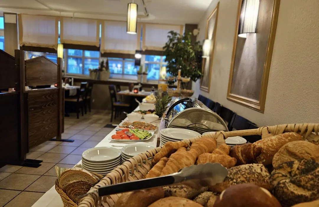 Hotel Pension Am Hafen-1