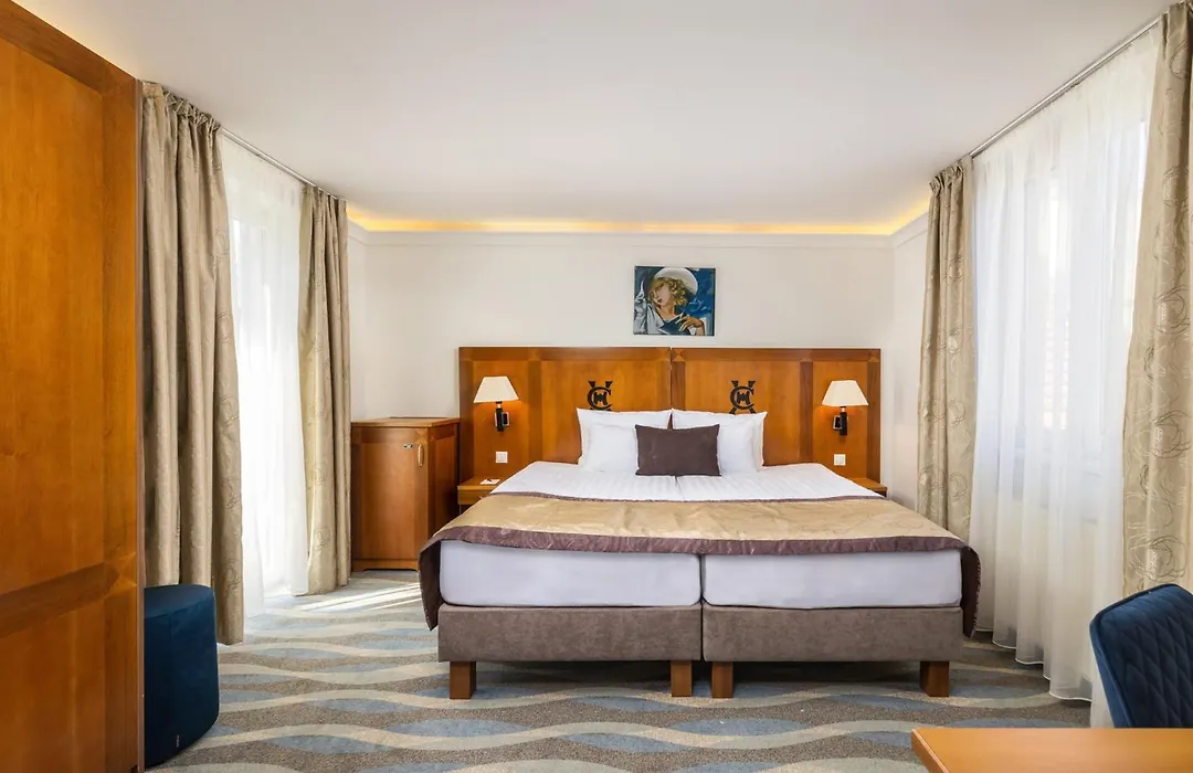 Carlton Hotel Buda Castle-1