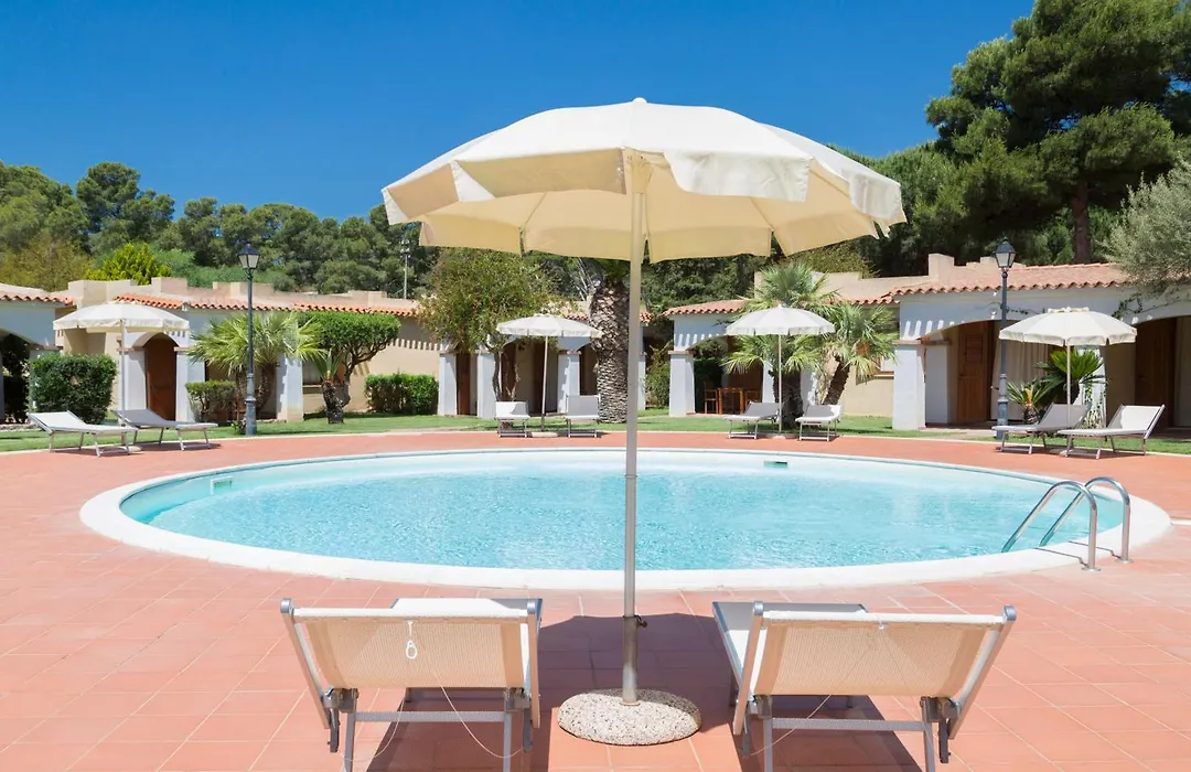 Porto Pino Club-1
