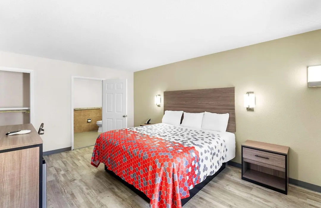 Econo Lodge Inn & Suites Ocean Springs - Biloxi-1