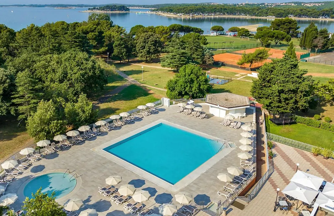 Arena Hotel Holiday-1