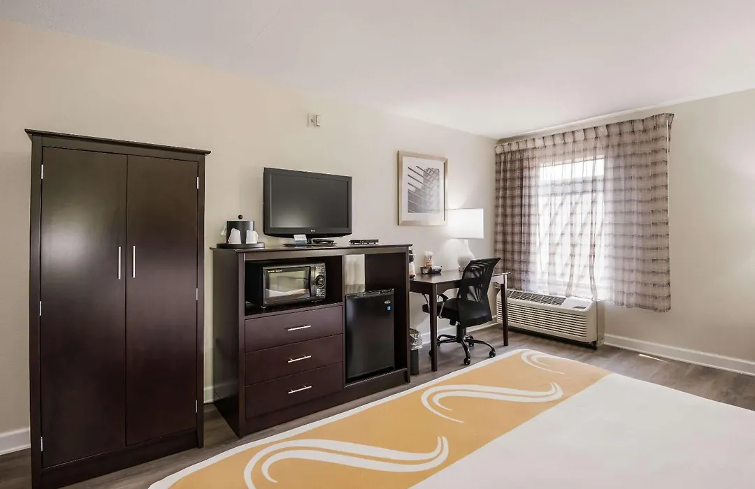Quality Inn & Suites Quincy - Downtown-1
