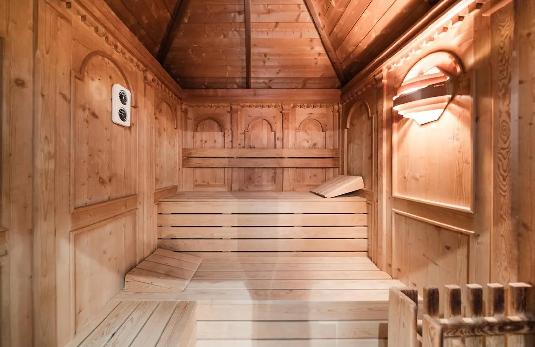 Al Plan, A Mountain Moving Hotel-1