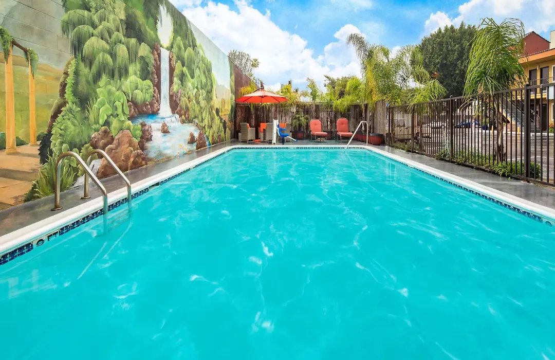 Travelodge By Wyndham Burbank-Glendale-1
