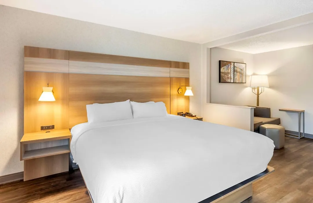 Best Western Plus Heritage Rail-South York/I-83-1