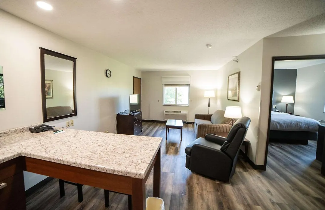 Quality Inn & Suites Watertown Near Prairie Lakes Ice Arena-1