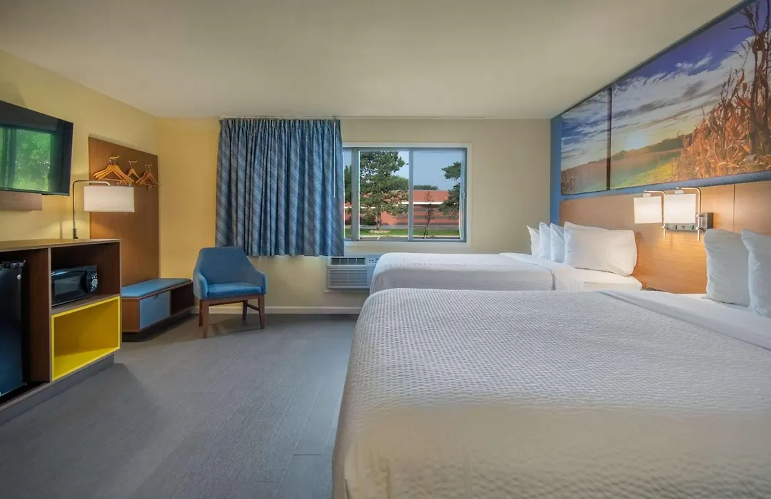 Days Inn & Suites By Wyndham Waterloo-1