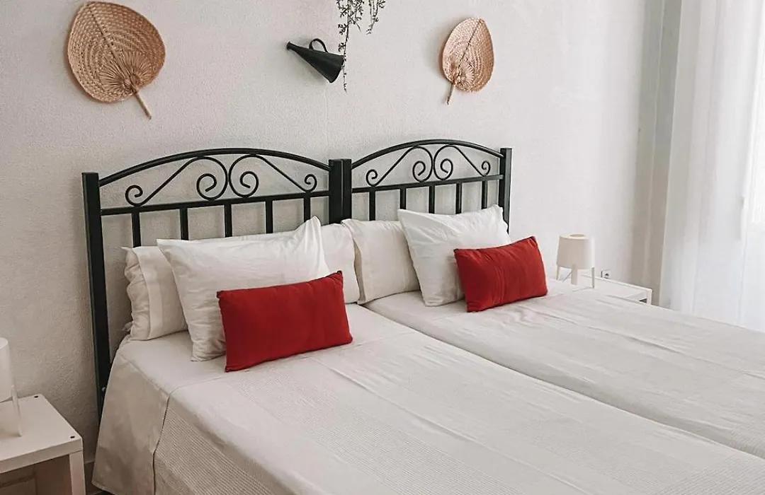 Avis Guesthouse-1