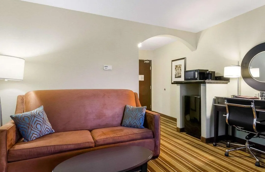 Comfort Suites Topeka Northwest-1